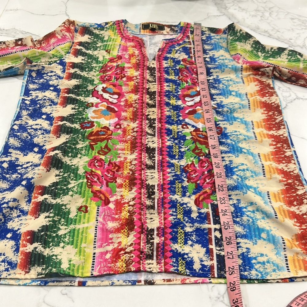 L‎ & B Multicolor Floral Embroidery Accent Pull On Top. Size S (450J) - Picture 8 of 11